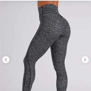 Size medium buffbunny legacy leggings! Brand new condition! Sold out online!